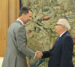 Su Majestad el Rey recibe el saludo del presidente de la Ciudad Autónoma de Melilla, Juan José Imbroda