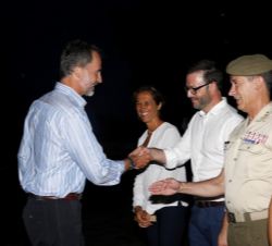 Su Majestad el Rey recibe el saludo de José Francisco Hila Vargas, alcalde de Palma de Mallorca