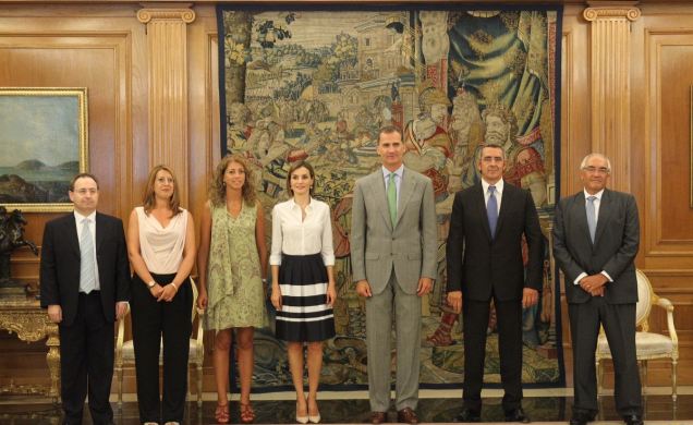 Sus Majestades los Reyes junto a los miembros del Comité Ejecutivo de la Unión de Asociaciones Empresariales de la Industria Cultural Española