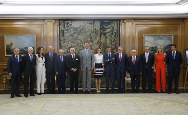 Don Felipe y Doña Letizia con los miembros del Patronato de la Fundación ADECCO, con motivo  del 15º aniversario de su constitución