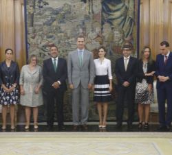 Sus Majestades los Reyes junto a los nuevos miembros del Consejo General de la ONCE