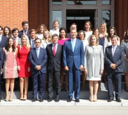 Su Majestad el Rey recibe en el Palacio de La Zarzuela a las últimas promociones de Registradores de la Propiedad, Mercantiles y de Bienes Muebles