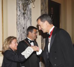 Su Majestad el Rey recibe el saludo de la fiscal general del Estado, Consuelo Madrigal