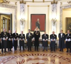 Su Majestad el Rey con la Sala de Gobierno del Tribunal Supremo
