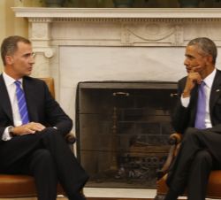 Su Majestad Rey y el presidente Barack Obama conversan en el Despacho Oval
