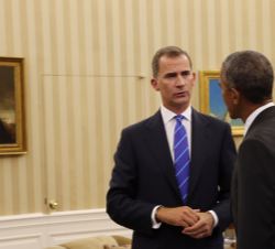 Don Felipe y Barack Obama conversan tras el encuentro mantanido