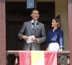 Don Felipe, en presencia de Doña Letizia, dirige unas palabras a los ciudadanos de San Agustín