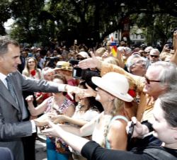 Don Felipe saluda a los ciudadanos de San Agustín