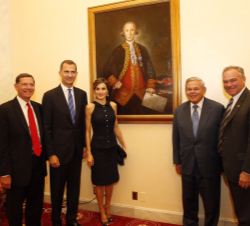 Los Reyes junto a Tim Kaine, senador por Virginia y presidente del US-Spain Council; Bob Menéndez, senador por Nueva Jersey; y Jhon Barroso, senador p