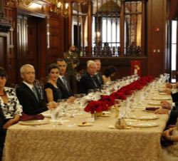 Vista de la mesa presidencial de la cena inaugural del XX Foro España-Estados Unidos