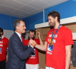 El Rey felicita a Pau Gasol