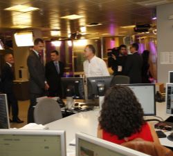 Don Felipe, durante su visita a la redacción de La Voz de Galicia