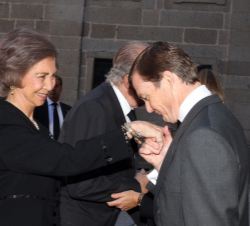 Don Juan Carlos y Doña Sofía con Pedro de Borbón-Dos Sicilias, a su llegada
