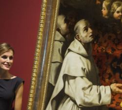 La Reina, junto a "La Virgen del Rosario venerada por Cartujos" de Zurbarán