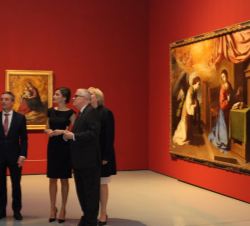 La Reina, con la ministra-presidenta de Renania del Norte-Westfalia, Hannelore Kraft, el alcalde de Düsseldorf, Thomas Geisel, y el director general d