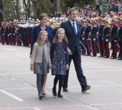 La Reina, la Princesa de Asturias y la Infanta Doña Sofía, acompañadas por el presidente del Gobierno