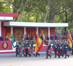 Vista de la Tribuna Real al paso de las Banderas