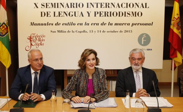 La Reina, junto al presidente de la Comunidad Autónoma de La Rioja y de la Fundación San Millán de la Cogolla, José Ignacio Ceniceros, y el director d