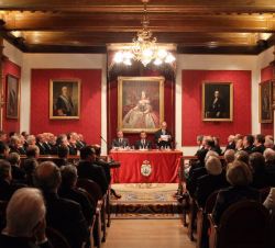 Vista del salón de actos durante la ceremonia de apertura del Curso de las Reales Academias