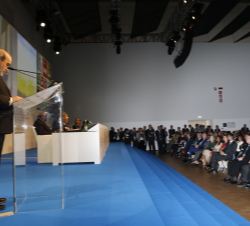El director general de la FAO se dirige a los invitados presentes en la ceremonia del "Día Mundial de la Alimentación 2015"