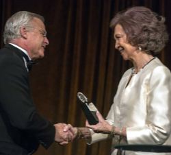 Su Majestad la Reina Doña Sofía recibe el "2015 Hadrian Award" de manos del director del World Monuments Fund, Christopher Ohstrom