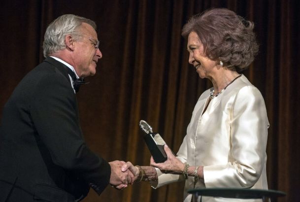 Su Majestad la Reina Doña Sofía recibe el "2015 Hadrian Award" de manos del director del World Monuments Fund, Christopher Ohstrom