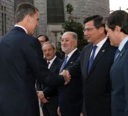 Su Majestad el Rey recibe el saludo del presidente de la Junta General del Principado de Asturias, Pedro José Sanjurjo