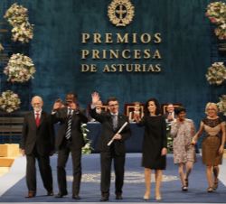 Jesús Etayo, superior general de la Orden Hospitalaria de San Juan de Dios, distinguida con el Premio Princesa de Asturias de la Concordia 2015, con m