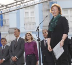 Lydia Martínez, representante de la asociación de festejos "La Asunción", durante sus palabras de agradecimiento