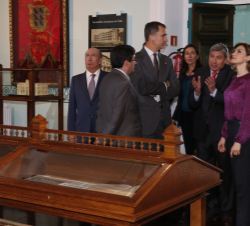 Los Reyes, durante su visita al Museo de la Emigración