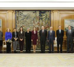 Su Majestad la Reina junto al Patronato de la Fundación Amigos del Museo del Prado