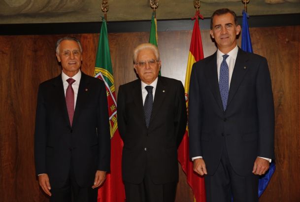 Su Majestad el Rey junto al Presidente de la República Italiana, Sergio Mattarella, y el Presidente de la República Portuguesa, Anibal Cavaco Silva