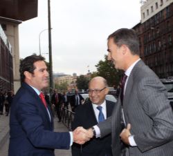 Su Majestad el Rey recibe el saludo del presidente de la Confederación Española de la Pequeña y Mediana Empresa (CEPYME), Antonio Garamendi