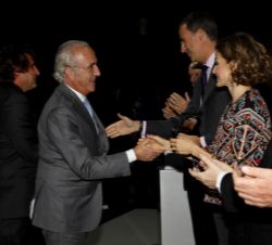 Los Reyes entregan el galardón en la categoría de Ciencia e Innovación a Antonio Pellicer y a José Remohí, Copresidentes del Instituto Valenciano de I