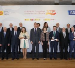 Los Reyes junto a los nuevos Embajadores Honorarios de la Marca España