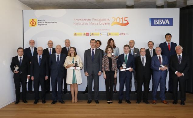 Los Reyes junto a los nuevos Embajadores Honorarios de la Marca España