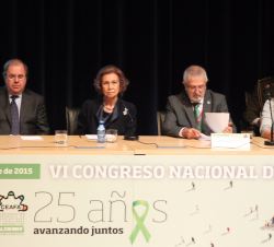 Doña Sofía junto al presidente de la Junta de Castilla y León, Juan Vicente Herrera, el presidente de CEAFA, Koldo Aulestia, y la secretaria de Estado