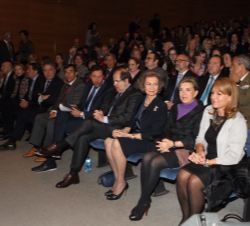 Su Majestad la Reina momento antes del inicio de la ponencia