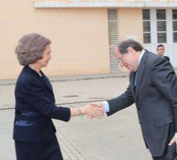 Doña Sofía recibe el saludo del presidente de la Junta de Castilla y León, Juan Vicente Herrera