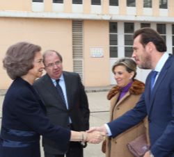 Su Majestad la Reina recibe el saludo del alcalde de Valladolid, Oscar Puente