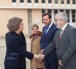 Doña Sofía recibe el saludo del presidente de CEAFA, Koldo Aulestia