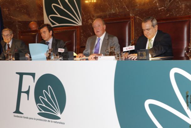 Don Juan Carlos abre la sesión del acto de entrega del X Premio FONDENA