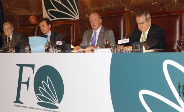 Don Juan Carlos abre la sesión del acto de entrega del X Premio FONDENA