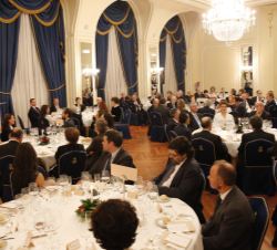 Vista general de la sala durante la intervención del presidente de la Asociación de Periodistas Europeos
