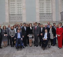 Su Majestad la Reina junto a algunos de los premiados, miembros del jurado y autoridades asistentes al acto