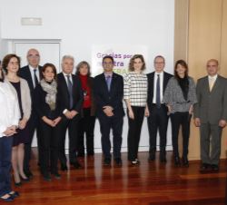 Su Majestad la Reina, con los miembros de la Junta Directiva de FEDER