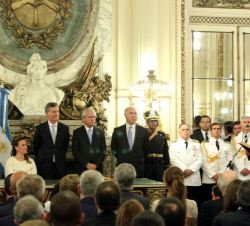 Acto de traspaso de los atributos de mando, en el Salón Blanco de la Casa Rosada