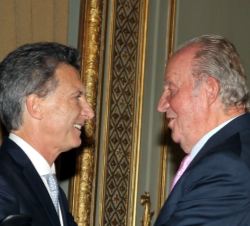 Don Juan Carlos durante su encuentro con el presidente de la República Argentina, Mauricio Macri, en el Palacio de San Martin
