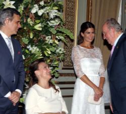 Su Majestad el Rey recibe el saludo de la vicepresidenta de la República Argentina y su esposo