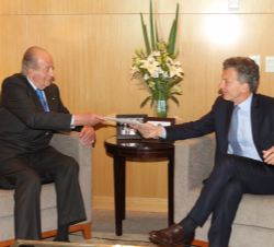 Don Juan Carlos entrega una carta de Su Majestad el Rey al Presidente electo, Mauricio Macri 